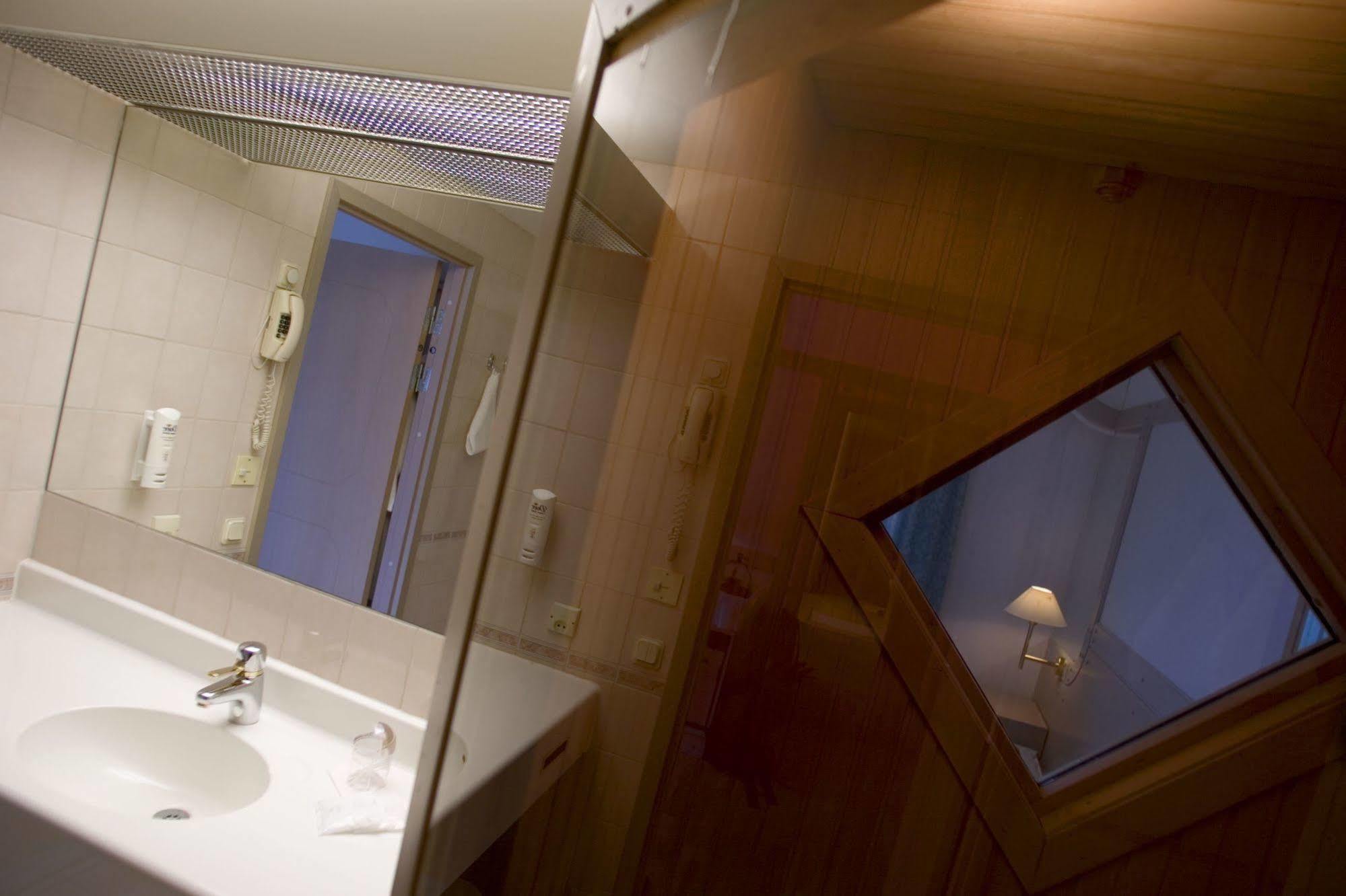 Hotell Valhall คาลิกซ์ ภายนอก รูปภาพ